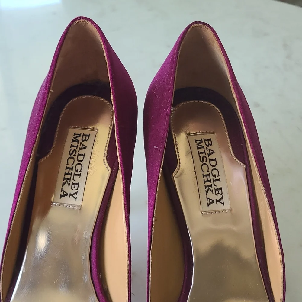 Badgley Mischka Jamaica Wine Satin Peep Toe Heels - Picture 8 of 9